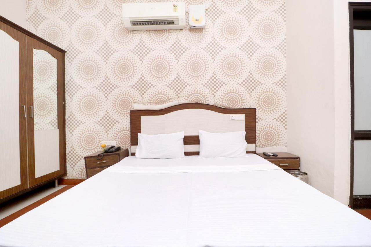Spot On 43045 Hotel Vivek Plaza Shāhpur Exteriér fotografie